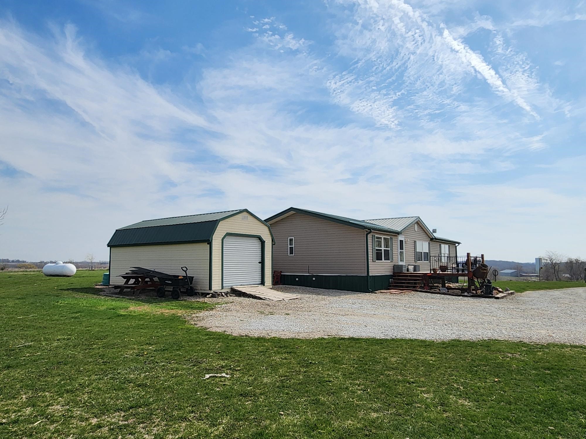 21393 415th Street, Chariton, Iowa image 3