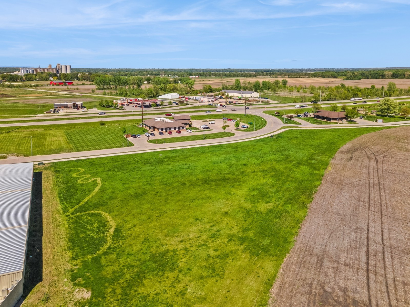 2820 Gateway Drive, Carlisle, Iowa image 3