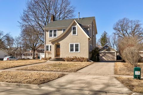 901 N B Street Indianola IA 50125