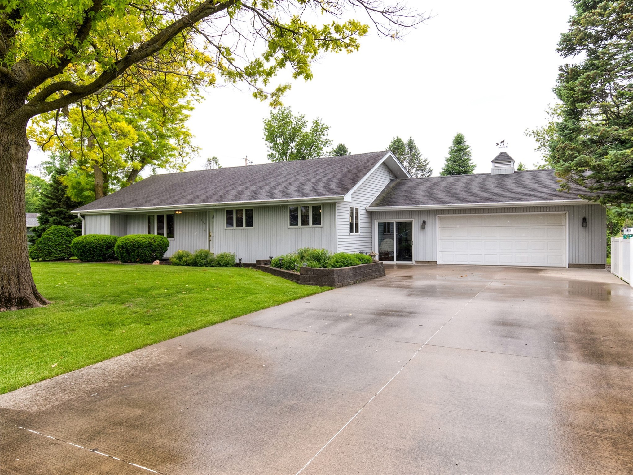 203 11th Street, Dallas Center, Iowa image 2