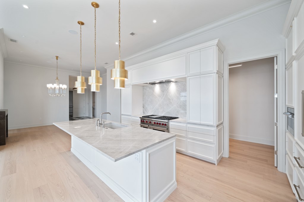 595 60th Street S 305