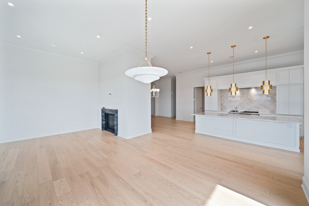 595 60th Street S 305