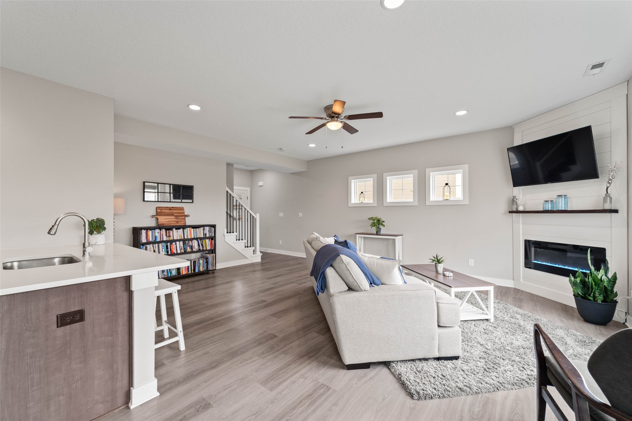 900 Kinney Circle NE