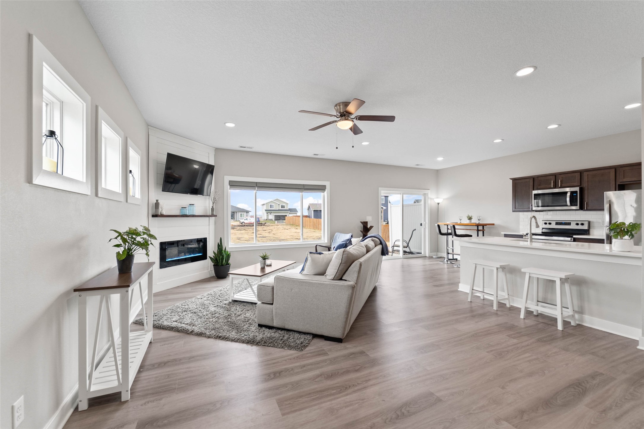 900 Kinney Circle NE