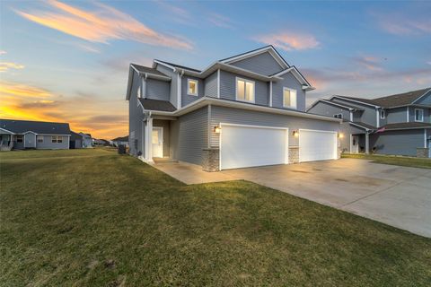 Condo For Sale - 900 Kinney Circle<br/> Bondurant, IA 50035