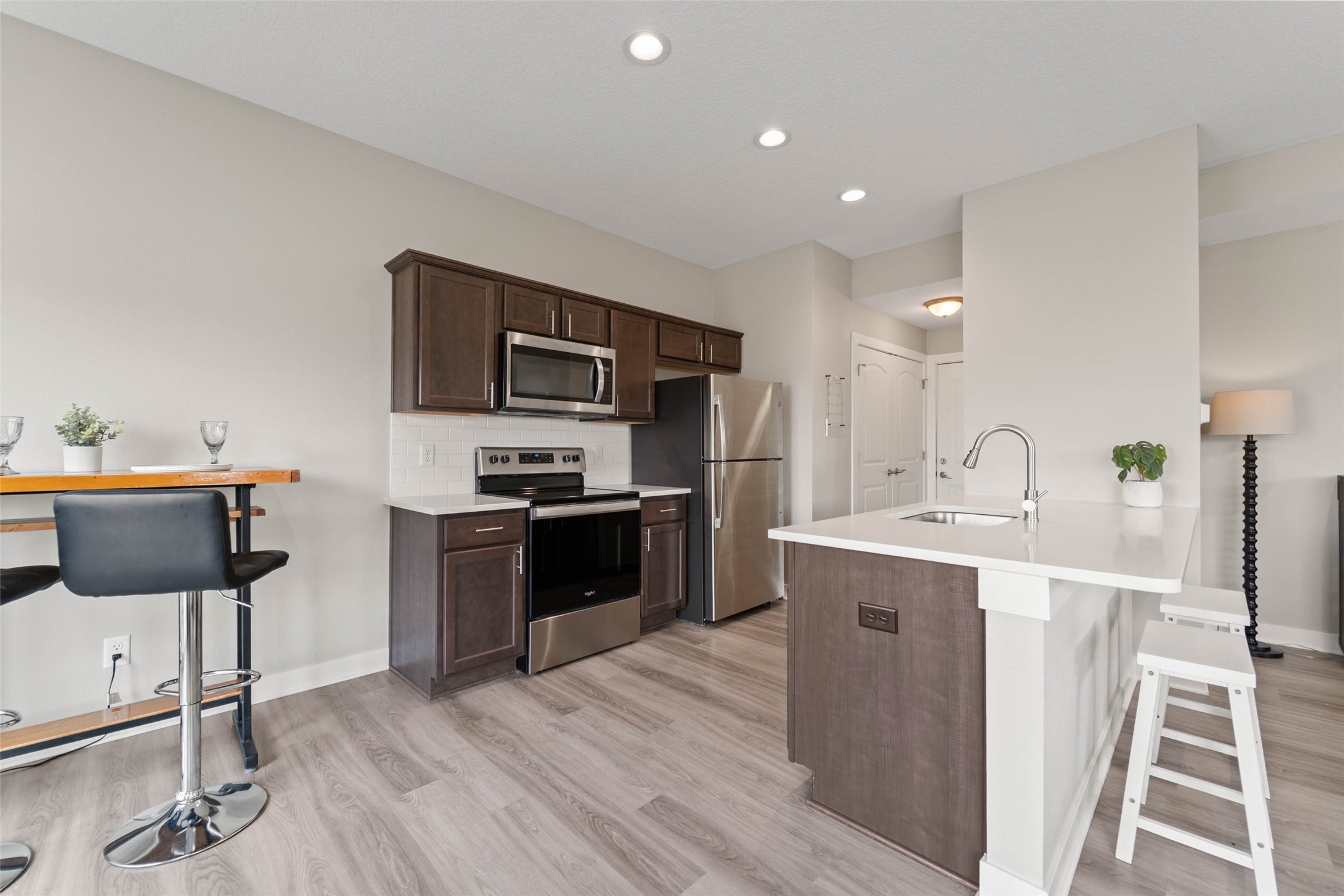 900 Kinney Circle NE