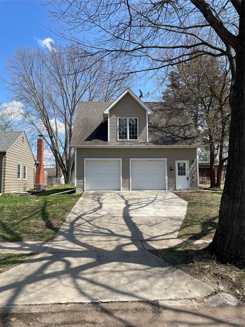 4017 Cambridge Street Des Moines IA 50313