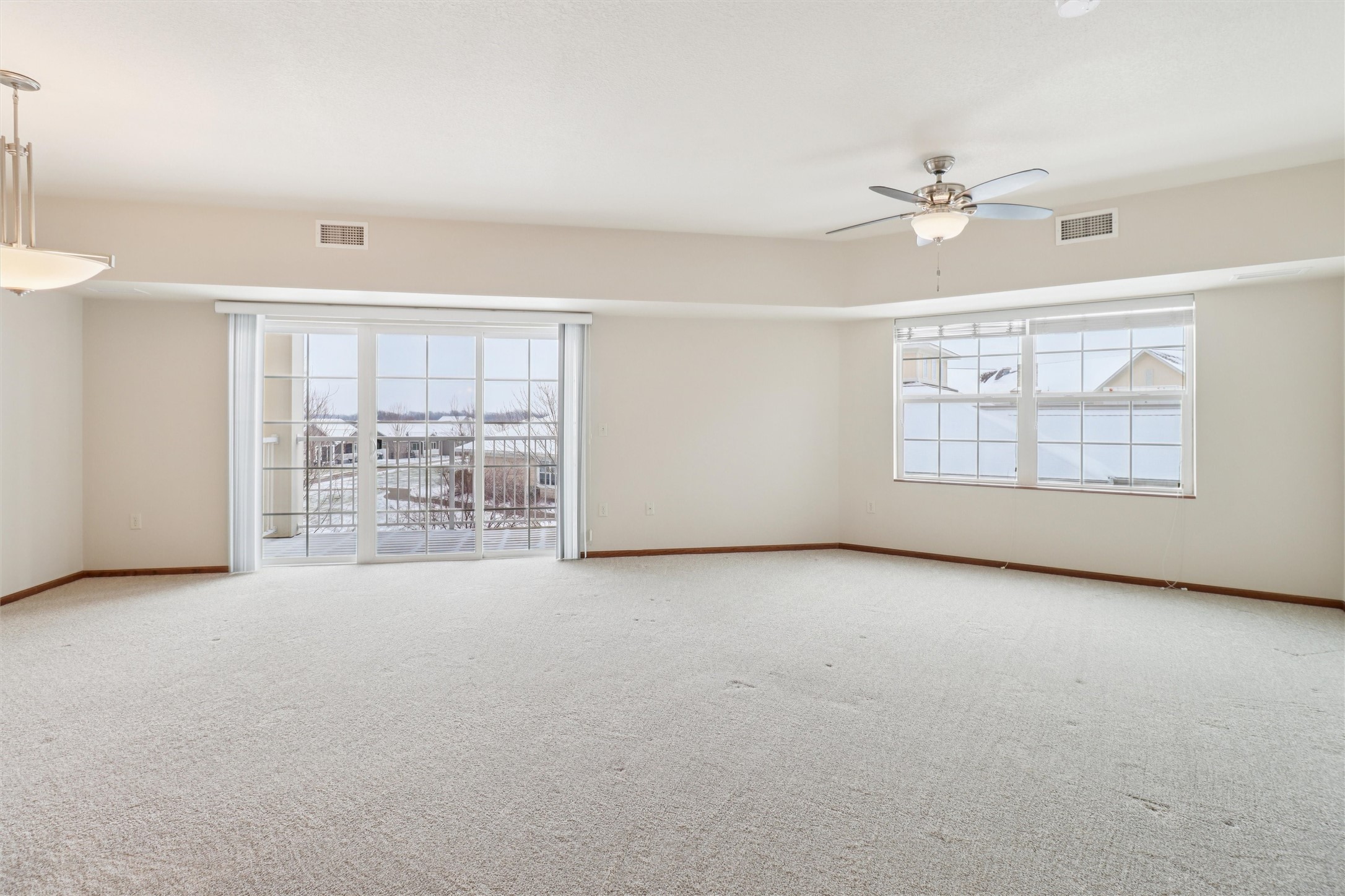 600 E Hillcrest Avenue 201