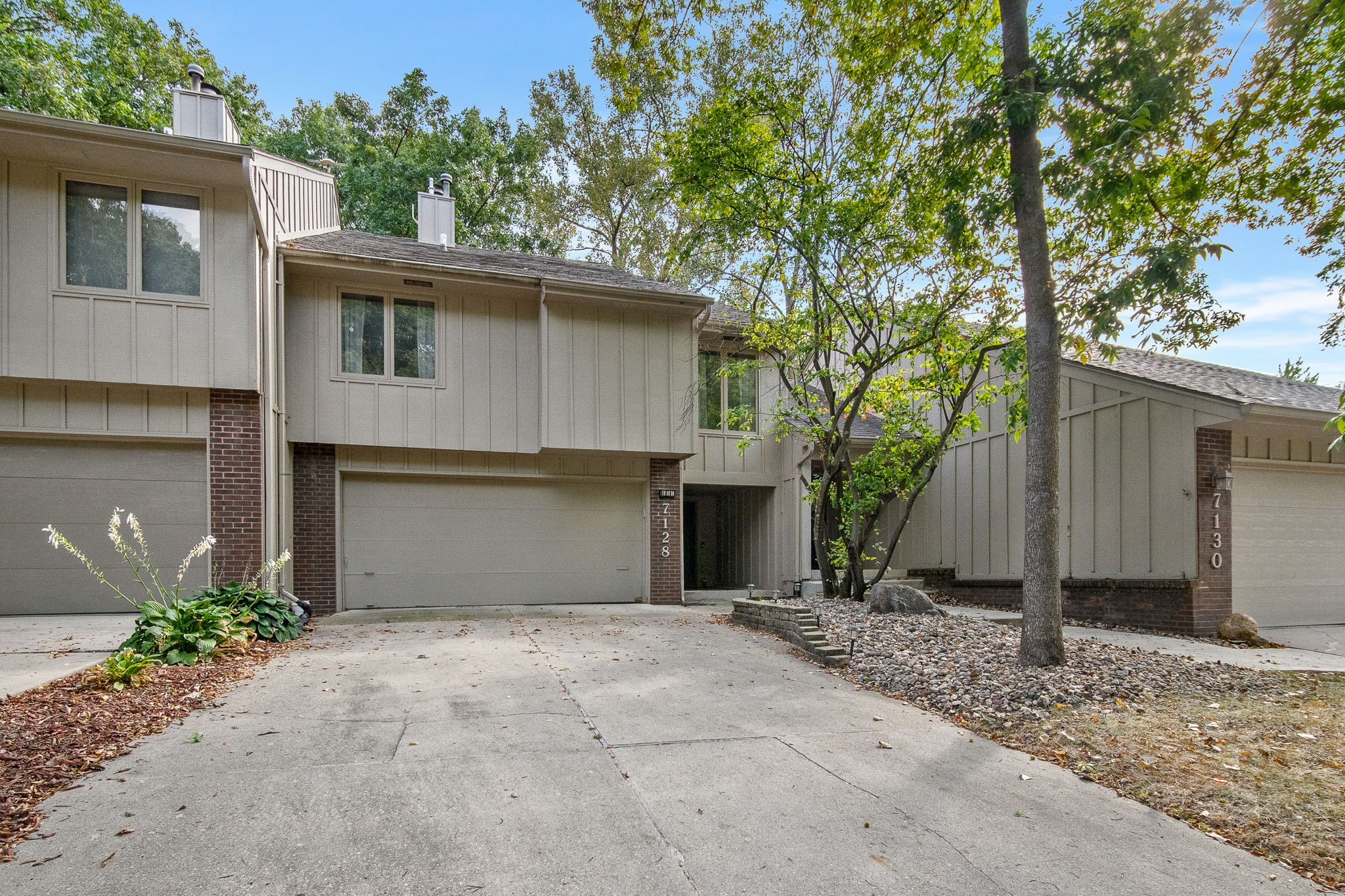 7128 Hickory Lane, Urbandale, Iowa image 30