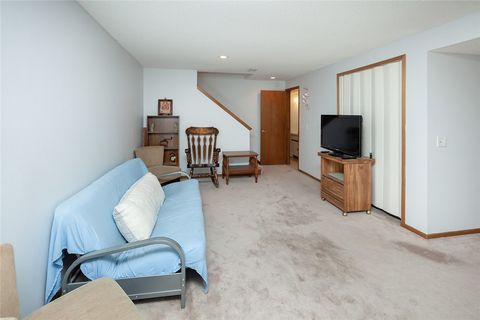 Condominium in Urbandale IA 4720 71st Street 22.jpg