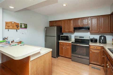 Condominium in Urbandale IA 4720 71st Street 6.jpg