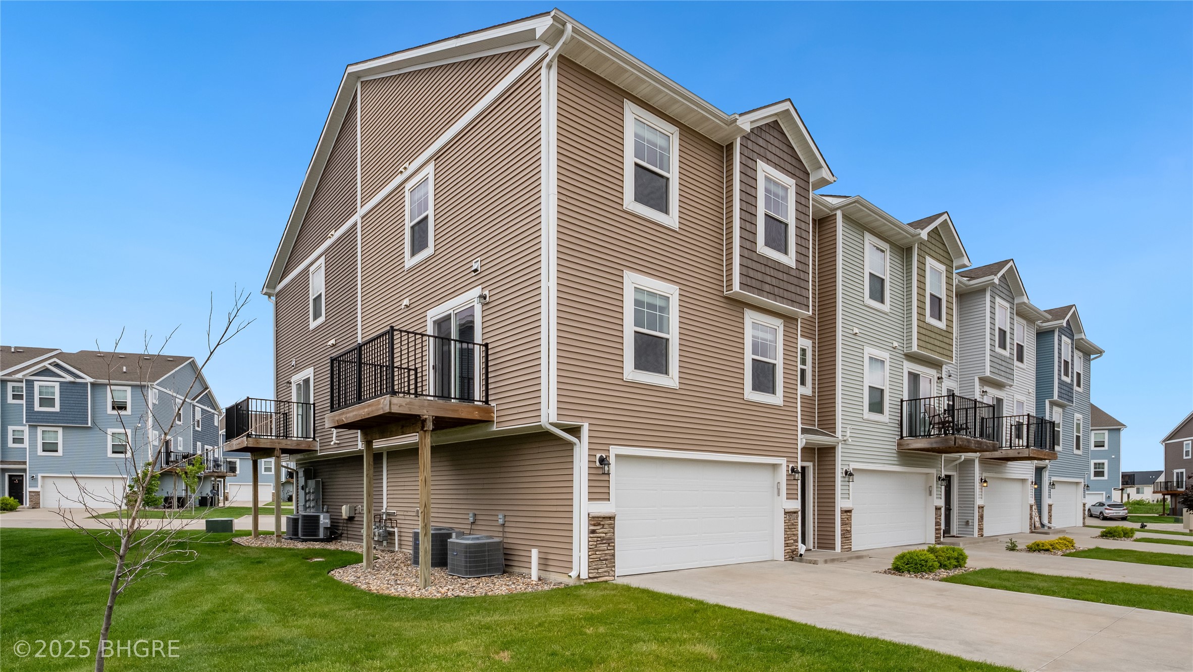 2714 NW Kate Shelley Lane, Ankeny, Iowa image 2
