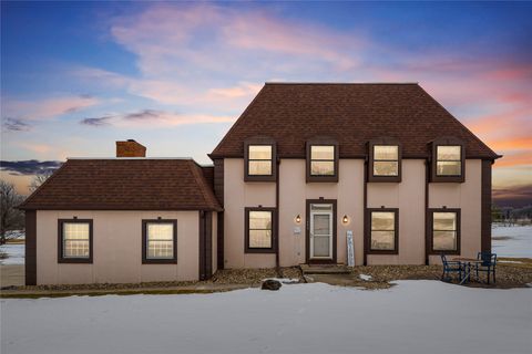 Homes For Sale - 1406 Fairway Drive<br/> Marshalltown, IA 50158