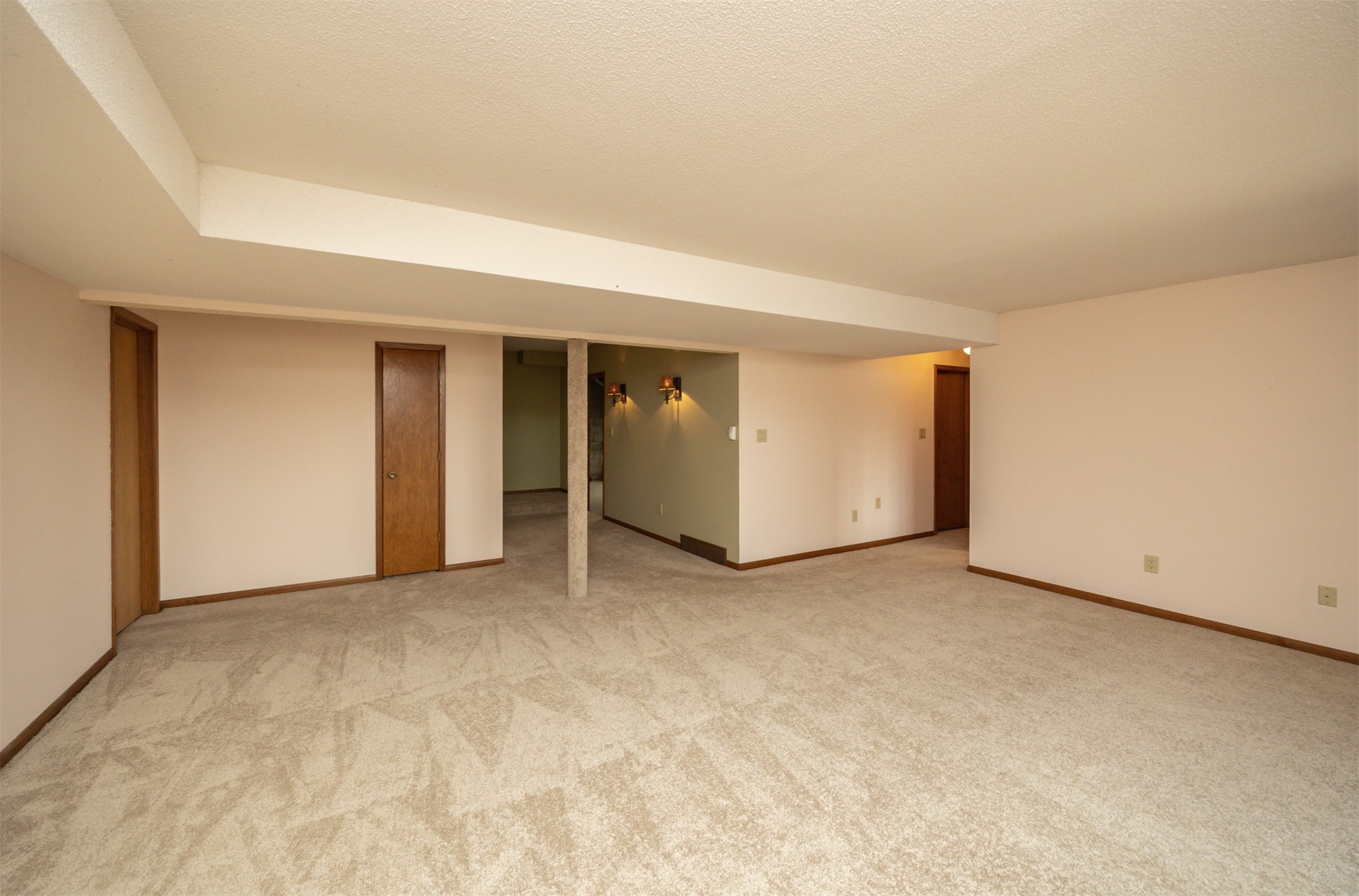 2800 Claiborne Circle, Urbandale, Iowa image 25