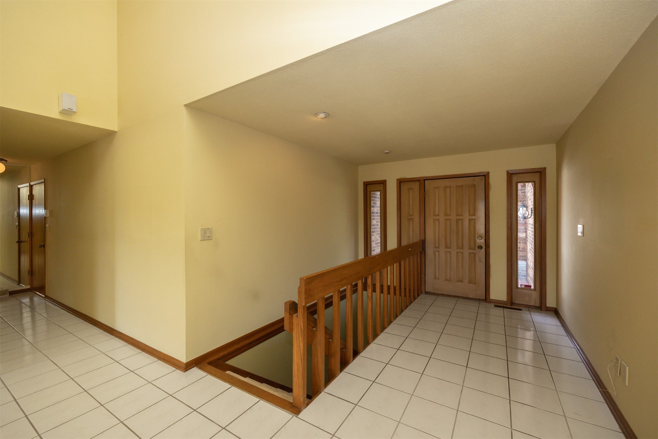2800 Claiborne Circle, Urbandale, Iowa image 3