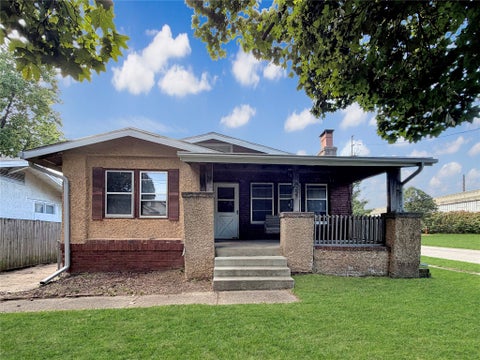 Homes For Sale - 822 33rd Street<br/> Des Moines, IA 50312