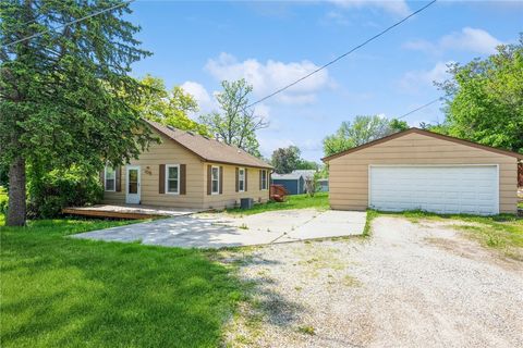 Single Family Residence in Des Moines IA 108 Philip Street.jpg