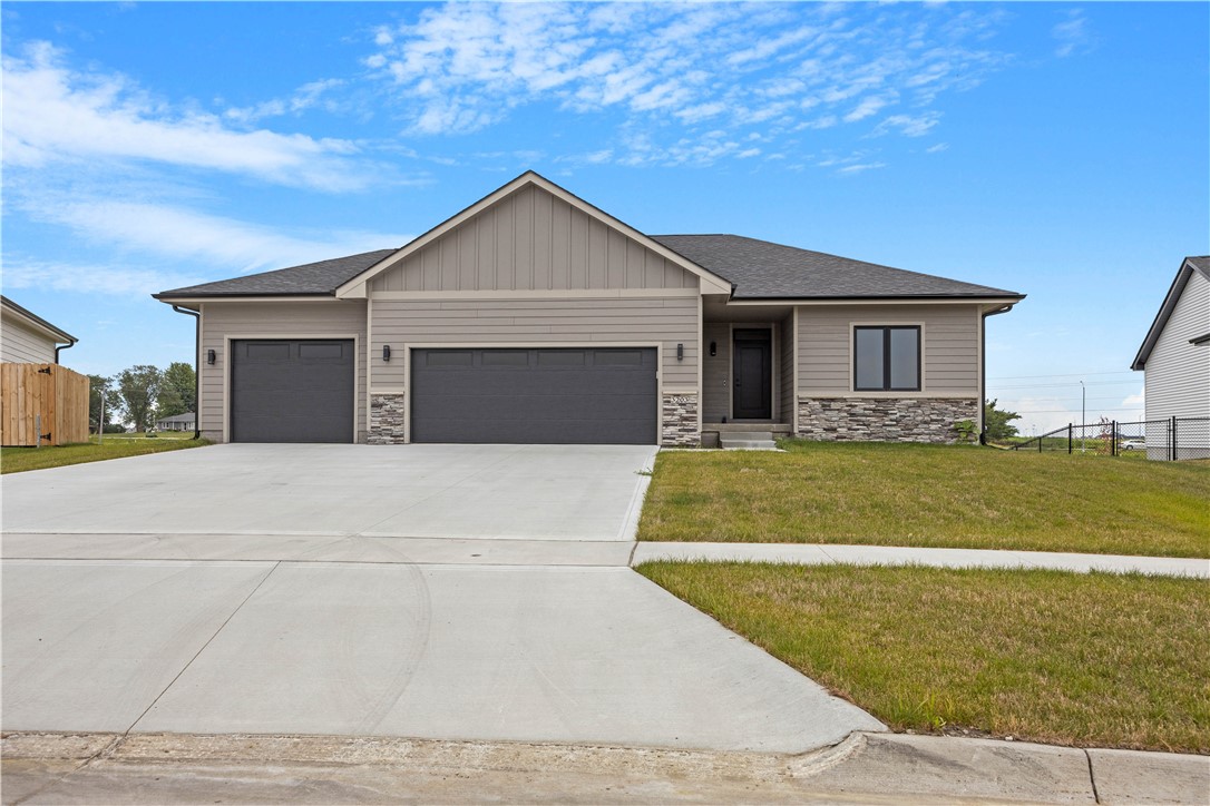 Photo 1 of 35 — 3203 NW 27th Circle, Ankeny, IA 50023