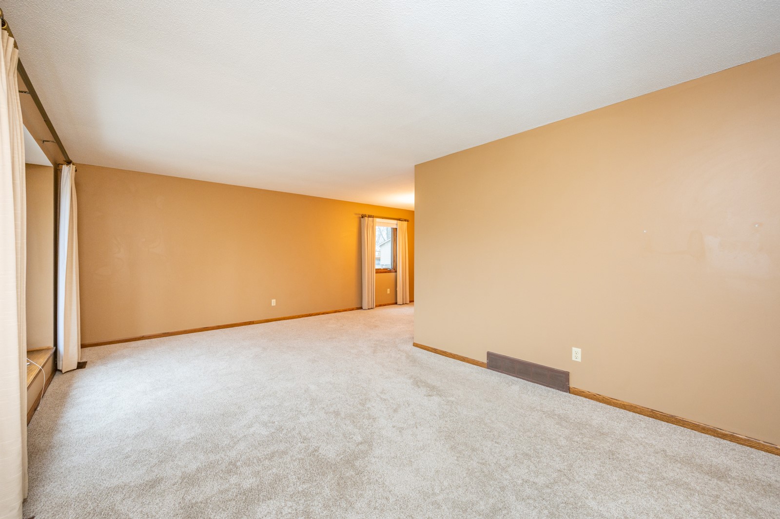 4518 71st Place, Urbandale, Iowa image 3