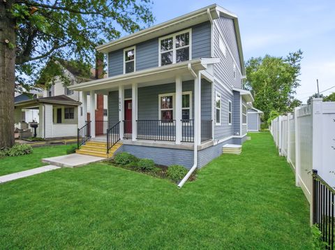 Homes For Sale - 1078 35th Street<br/> Des Moines, IA 50311