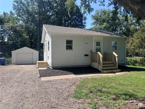 Homes For Sale - 1608 Highview Drive<br/> Des Moines, IA 50315