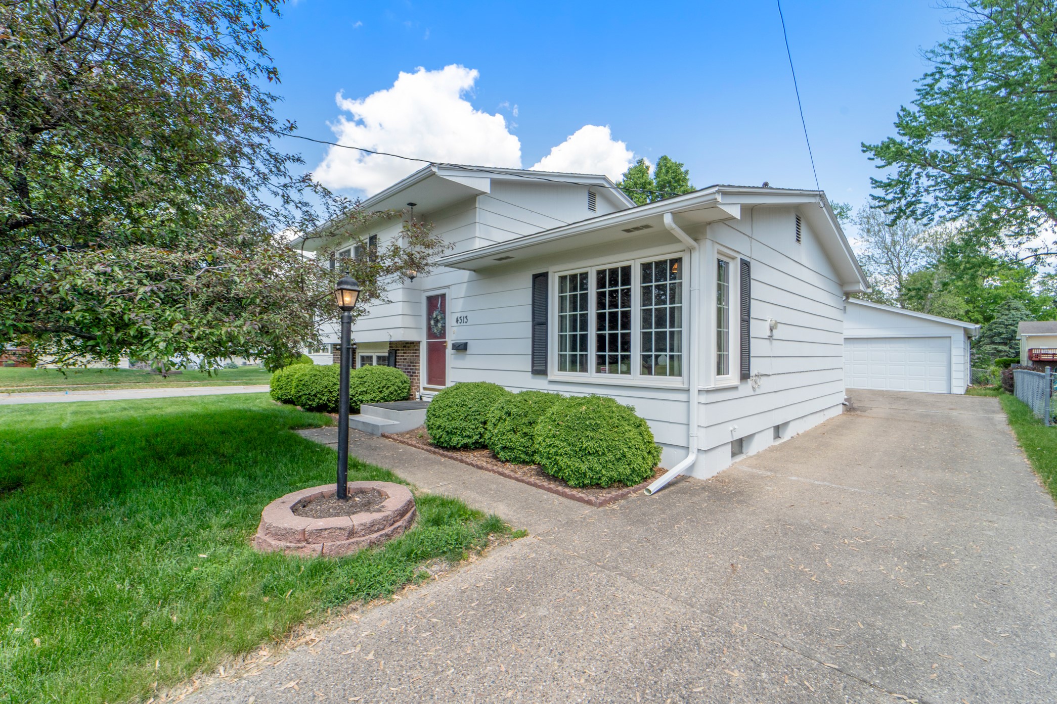 4313 69th Street, Urbandale, Iowa image 1