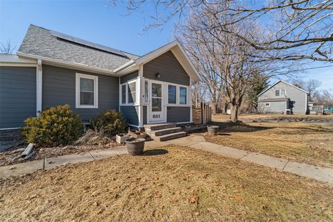 Homes For Sale - 601 E 9th Street<br/> Jasper County, Newton, IA 50208