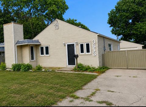 Homes For Sale - 3613 53rd Street<br/> Des Moines, IA 50310