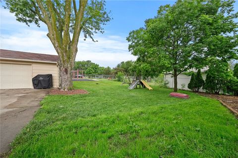 Single Family Residence in Urbandale IA 4224 62nd Street 26.jpg