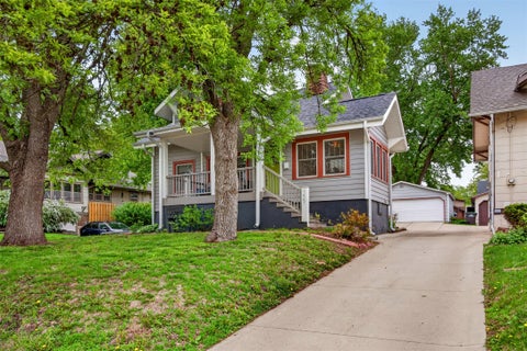 Homes For Sale - 1447 48th Street<br/> Des Moines, IA 50311