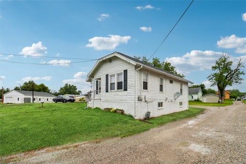 Homes For Sale - 114 W 11th Street<br/> Newton, IA 50208