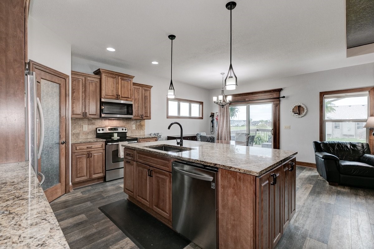 101 NW Sunset Drive, Grimes, Iowa image 3