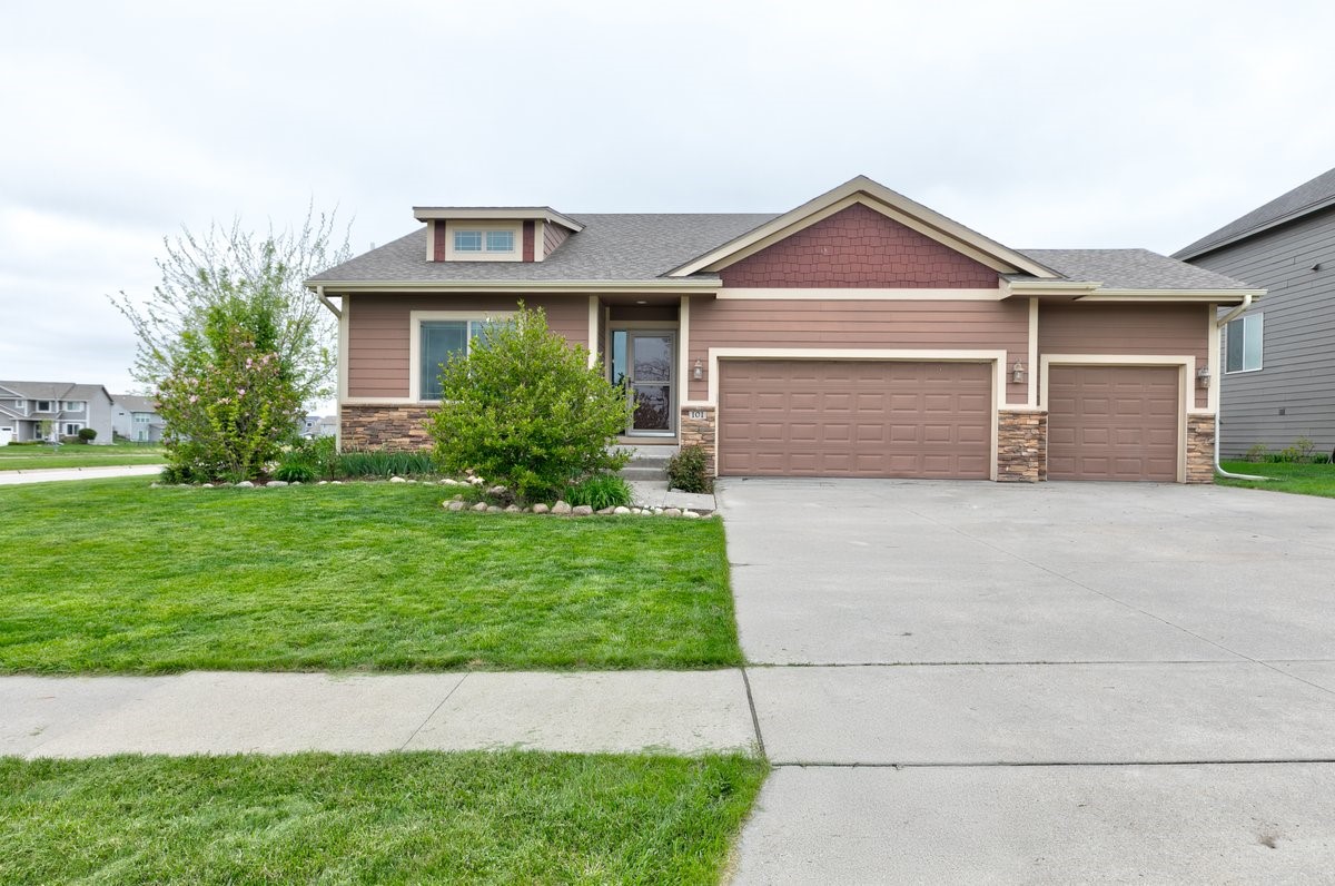 101 NW Sunset Drive, Grimes, Iowa image 1