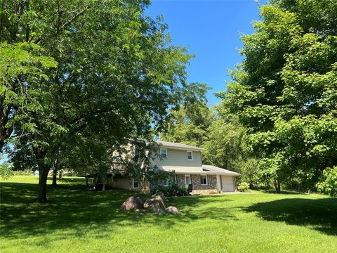 Homes For Sale - 2724 Hiatt Apple Trail<br/> Peru, IA 50222