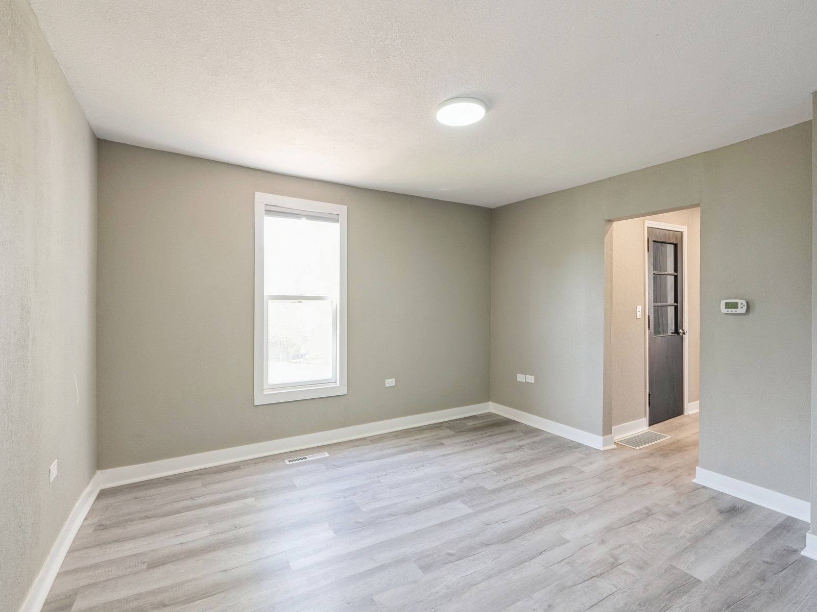 237 W 12th Street, Newton, Iowa image 7