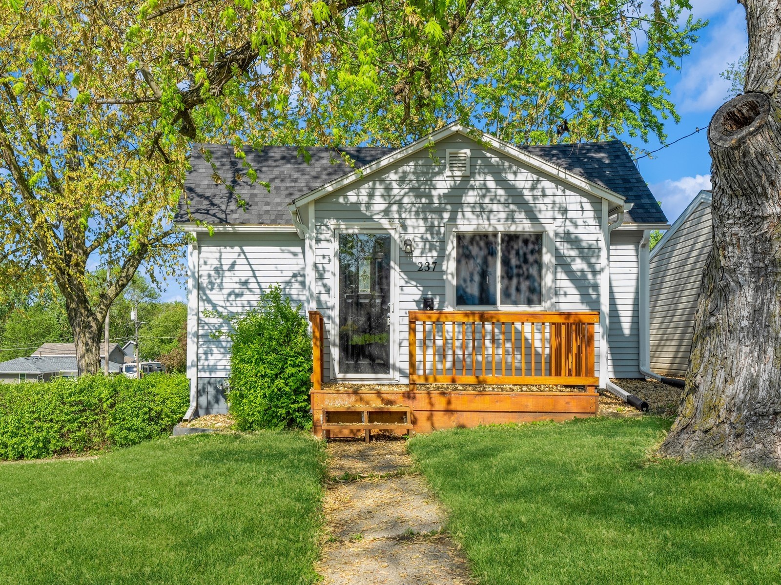 237 W 12th Street, Newton, Iowa image 3