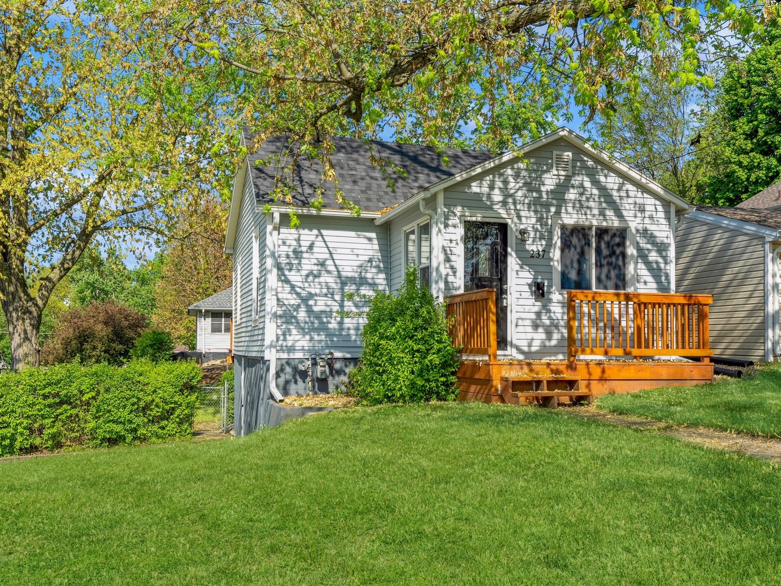 237 W 12th Street, Newton, Iowa image 2