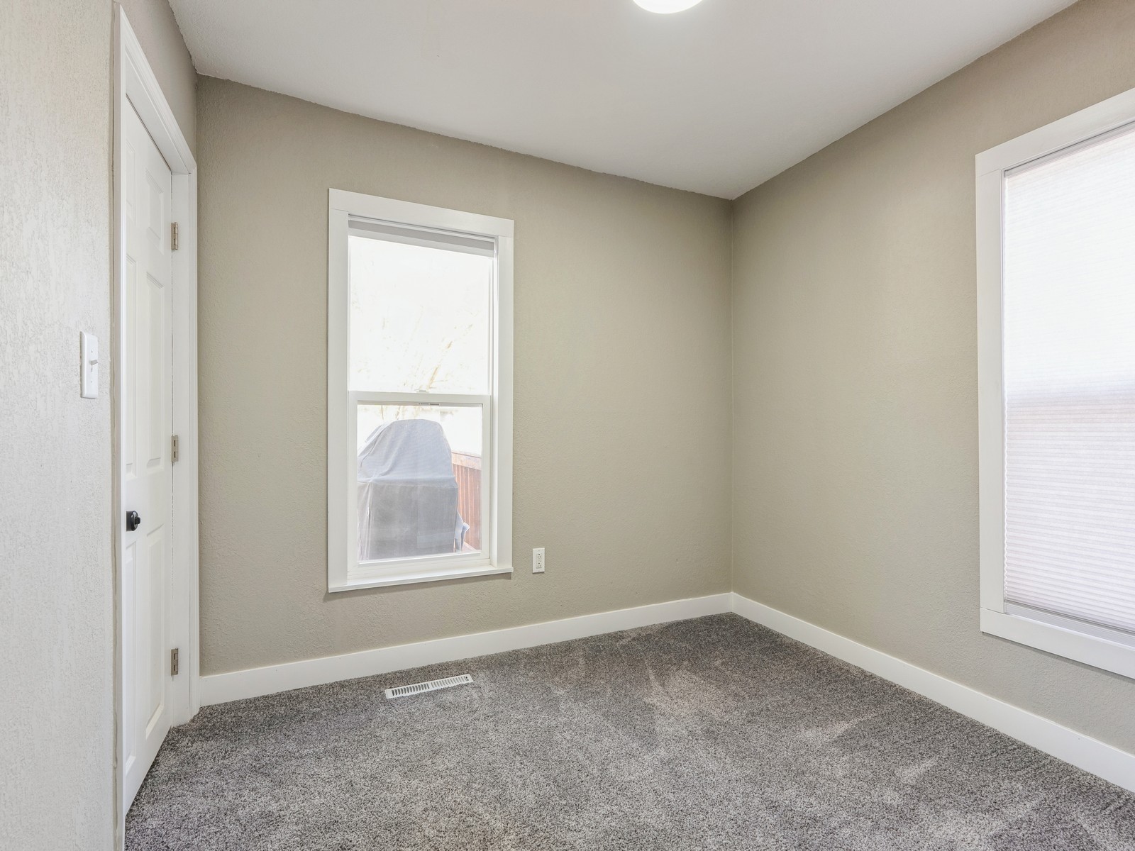 237 W 12th Street, Newton, Iowa image 16