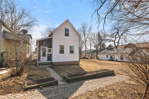 813 Lyon Street Des Moines IA 50309