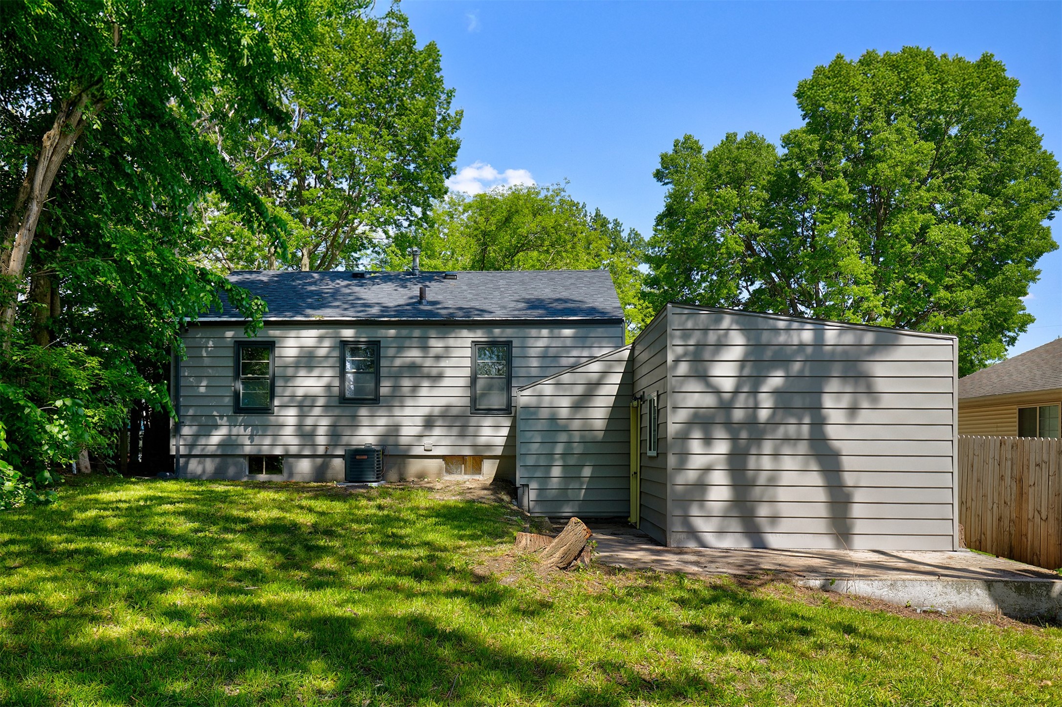 2112 E 23rd Street, Des Moines, Iowa image 4