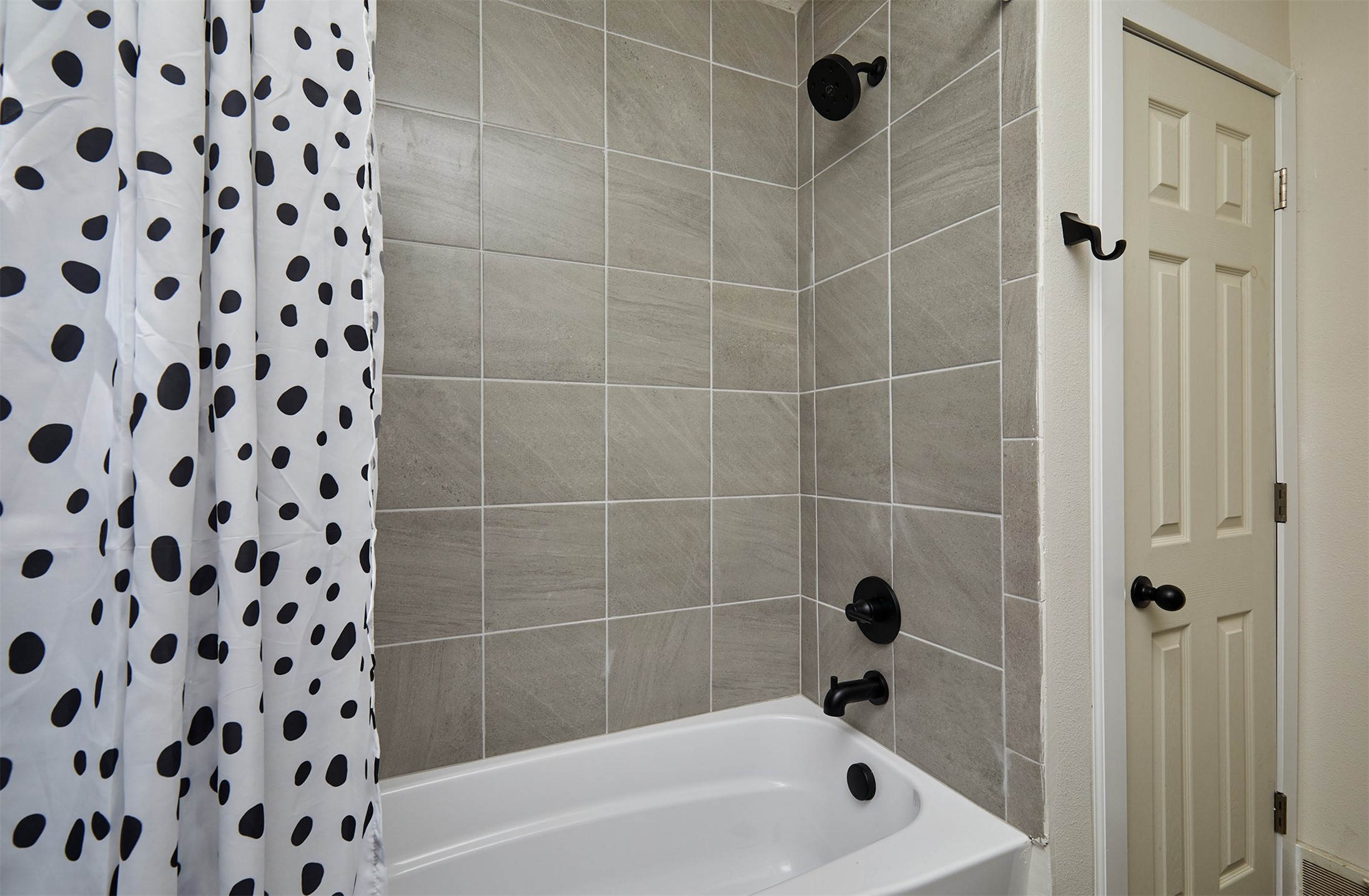 2112 E 23rd Street, Des Moines, Iowa image 23