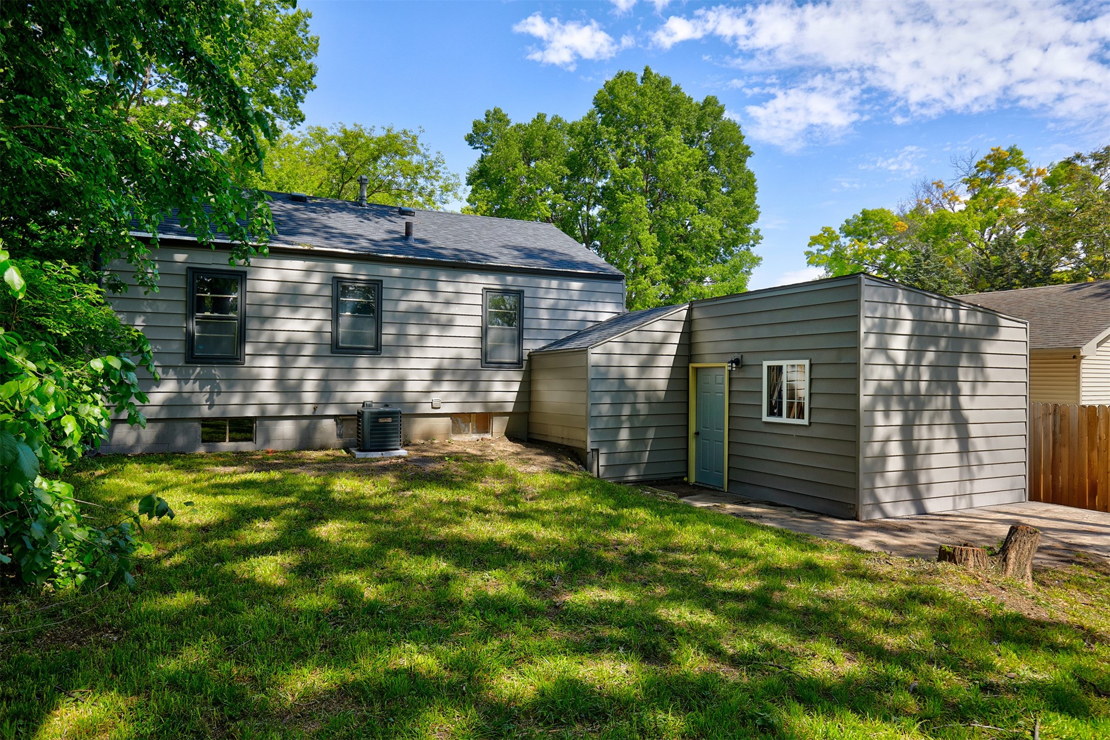 2112 E 23rd Street, Des Moines, Iowa image 5
