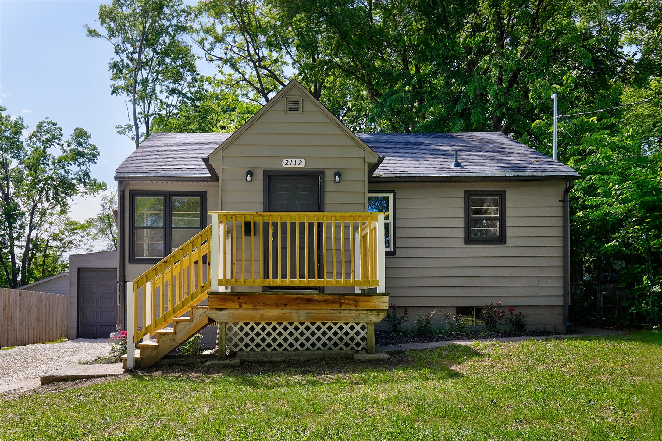 2112 E 23rd Street, Des Moines, Iowa image 2