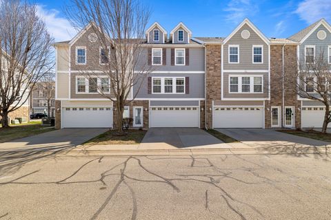 Condo For Sale - 327 NE Olivewood Drive<br/> Waukee, IA 50263