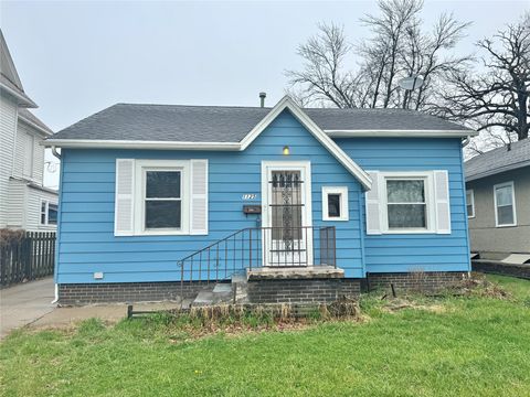 Homes For Sale - 1125 Euclid Avenue<br/> Des Moines, IA 50313