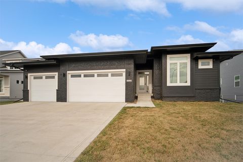 5028 149th Court Urbandale IA 50323