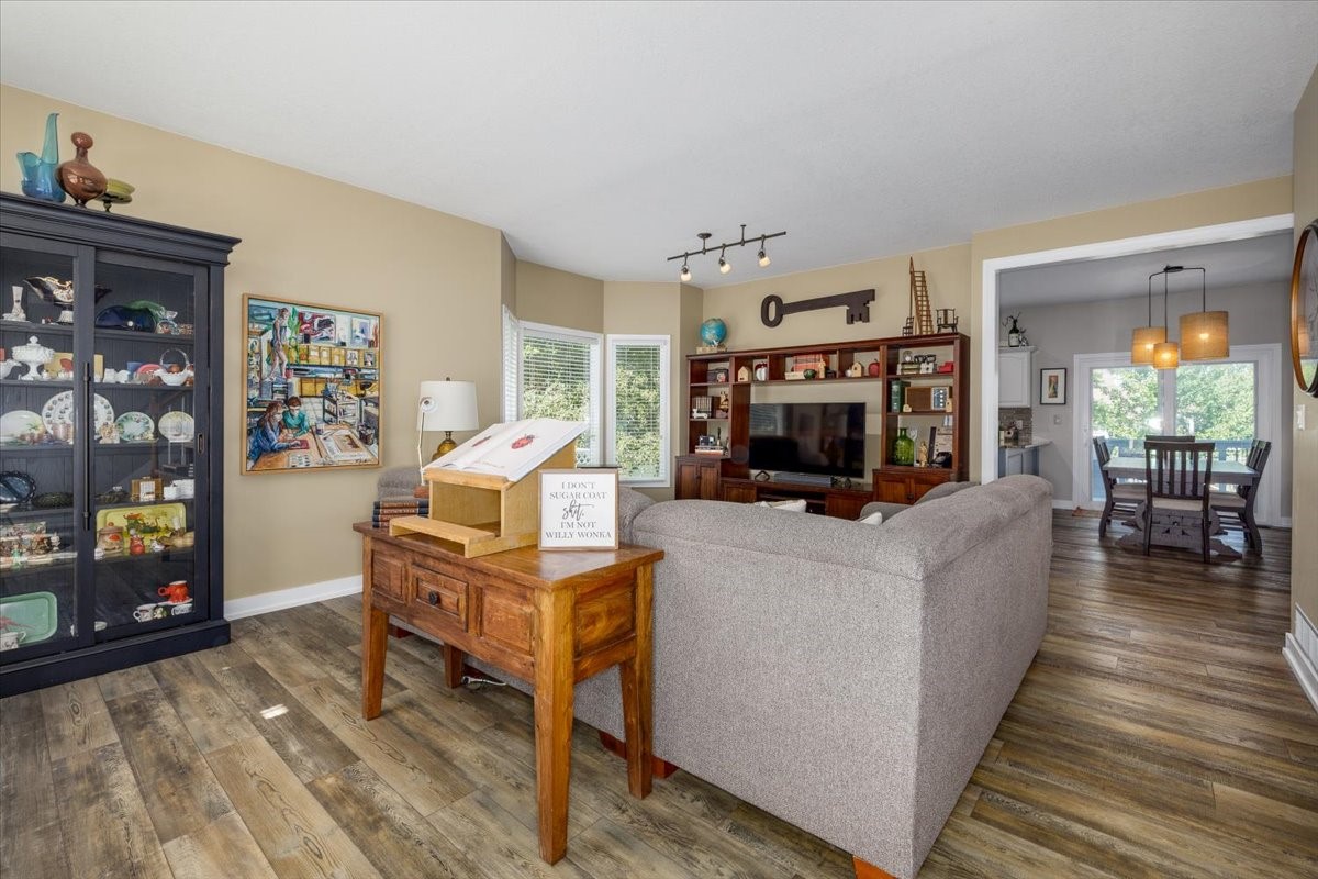 5459 Coachlight Drive