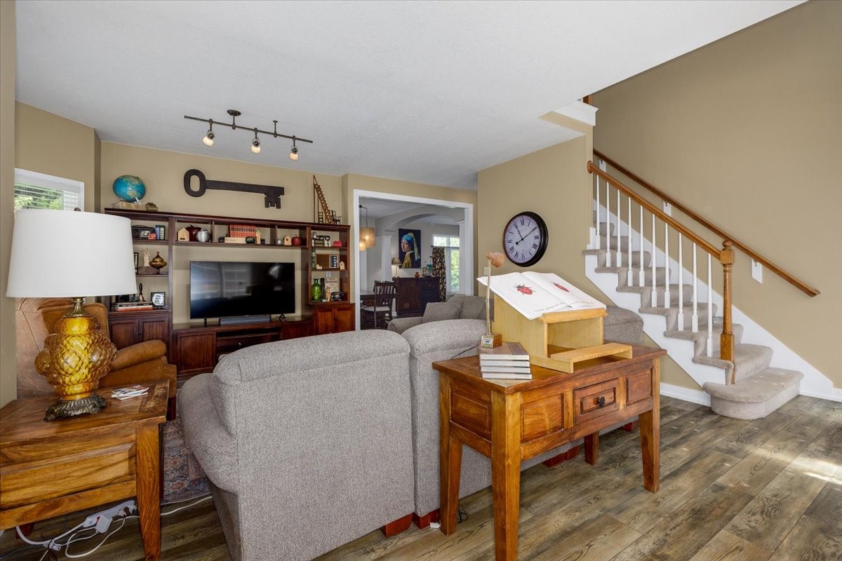 5459 Coachlight Drive