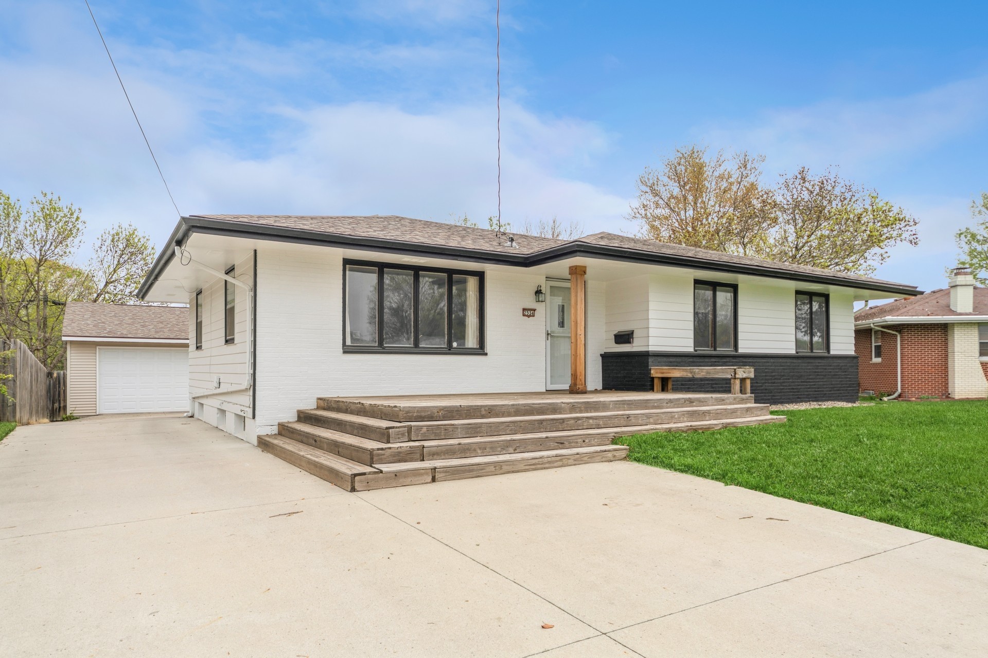 2534 Mansfield Drive, Des Moines, Iowa image 2