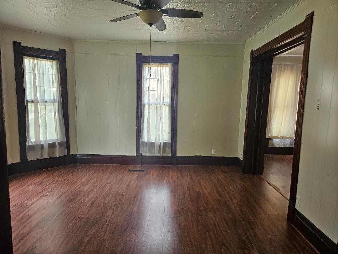 303 S Roche Street, Knoxville, Iowa image 3